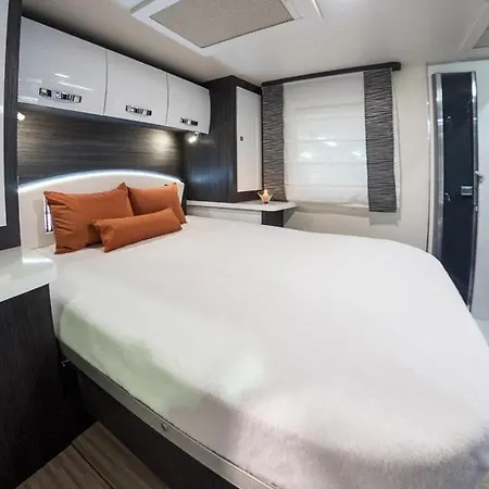 Portugal Luxury Motorhome Parque de Campismo Montijo